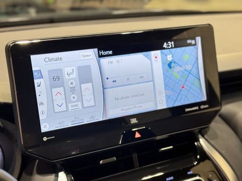 Used 2021 Toyota Venza XLE w/ Softex Package image 12