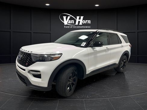 Used 2023 Ford Explorer ST w/ Technology Package AWD/4WD image 4