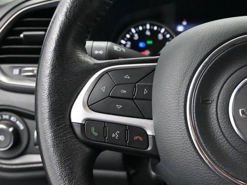 Used 2023 Jeep Renegade Limited image 16