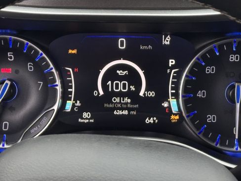 Used 2023 Chrysler Pacifica Touring-L image 15