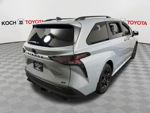 Certified 2025 Toyota Sienna XLE Woodland Edition AWD/4WD image 8