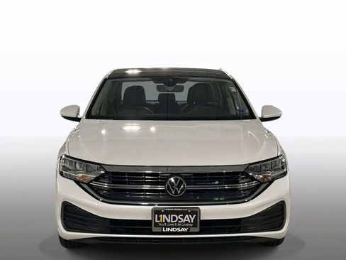 Used 2024 Volkswagen Jetta SE w/ Panoramic Sunroof Package FWD image 9