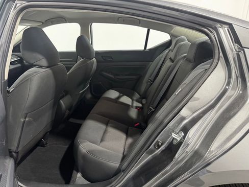 Used 2025 Nissan Altima 2.5 SV image 9