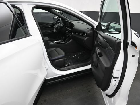 Used 2025 Buick Envista Sport Touring FWD image 13