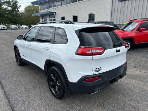 Used 2017 Jeep Cherokee High Altitude AWD/4WD image 6