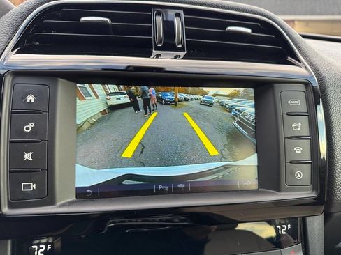 Used 2018 Jaguar F-PACE Premium image 23