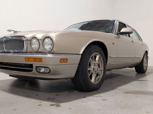 Used 1996 Jaguar XJ6 RWD image 4