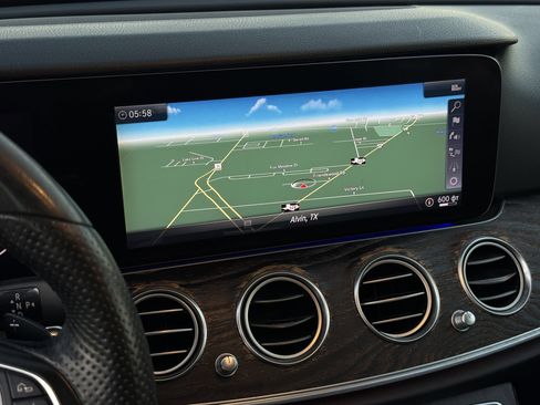 Used 2018 Mercedes-Benz E 300 image 22