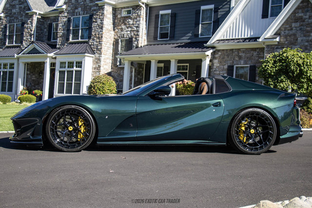 Used 2021 Ferrari 812 GTS RWD image 2