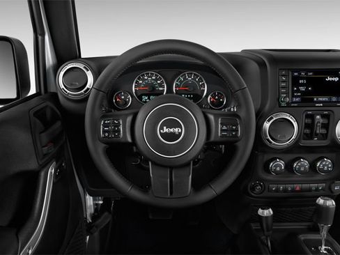 Used 2017 Jeep Wrangler Unlimited Sahara w/ Mopar Chrome Edition Group AWD/4WD image 8