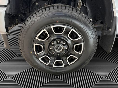 Used 2023 Ford F350 Platinum image 9