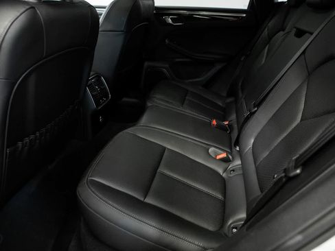 Certified 2025 Porsche Macan AWD/4WD image 29