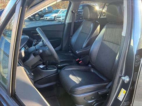 Used 2022 Chevrolet Trax LT image 10