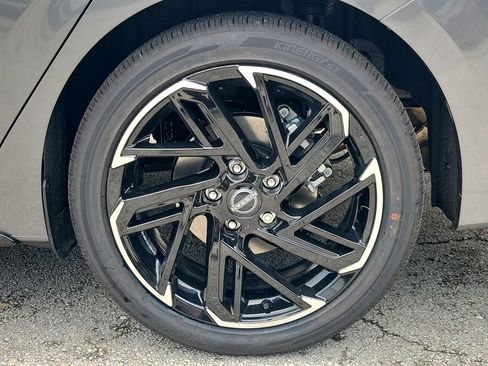 New 2027 Nissan Sentra SR w/ Floor Mat Package FWD image 10