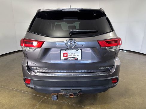 Used 2019 Toyota Highlander XLE AWD/4WD image 11