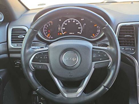 Used 2018 Jeep Grand Cherokee Laredo image 19