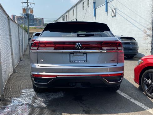 Certified 2024 Volkswagen Atlas Cross Sport SE AWD/4WD image 3