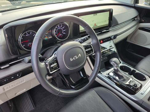 Certified 2024 Kia Carnival EX image 23