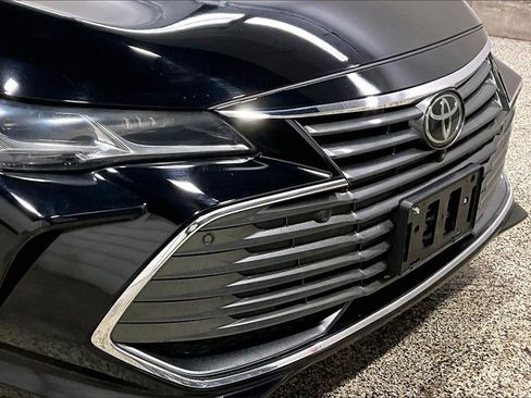 Used 2020 Toyota Avalon Limited image 30