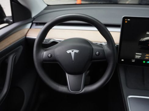 Used 2024 Tesla Model Y Long Range AWD/4WD image 36