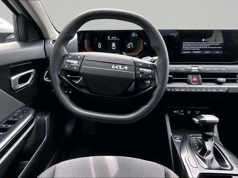 Used 2025 Kia K4 FWD image 9