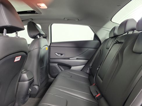 New 2025 Hyundai Elantra Limited image 29