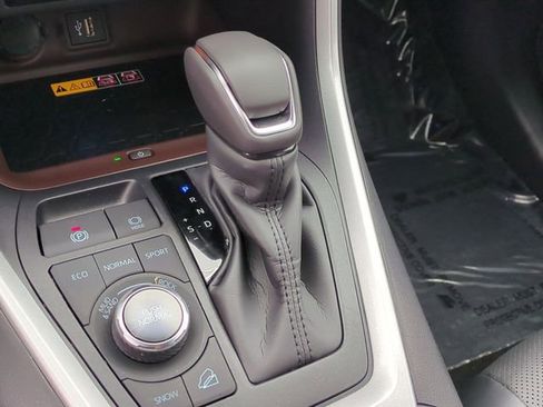 Certified 2025 Toyota RAV4 Limited w/ Advanced Technology Package image 25