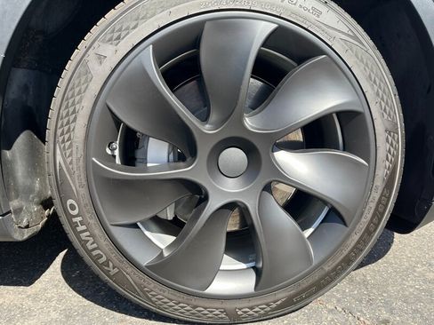 Used 2023 Tesla Model Y Long Range AWD/4WD image 35