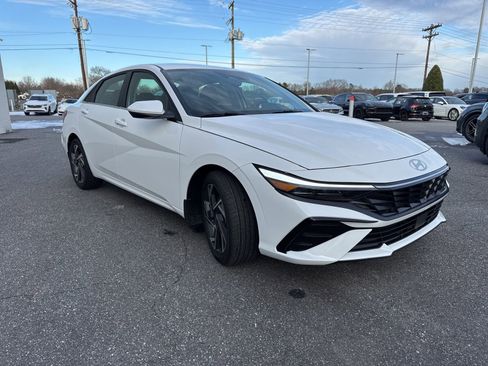 Certified 2024 Hyundai Elantra SEL w/ Convenience Package image 3