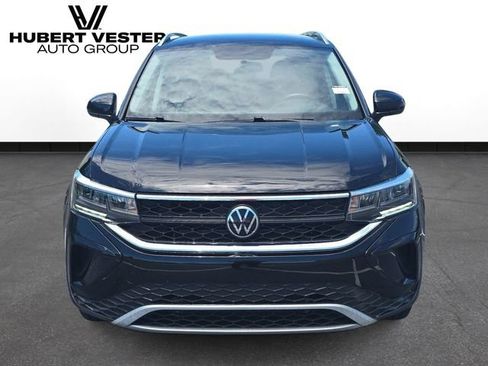 Used 2022 Volkswagen Taos SE AWD/4WD image 3