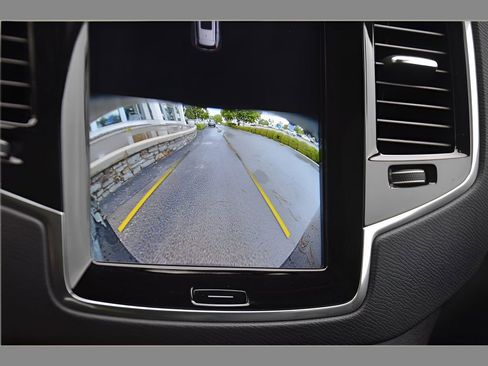 Used 2023 Volvo XC90 B6 Plus AWD/4WD image 23