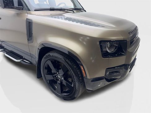 Used 2023 Land Rover Defender 130 X-Dynamic SE image 17