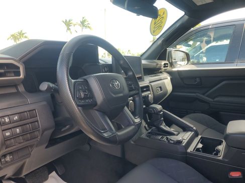 Used 2025 Toyota Tacoma SR AWD/4WD image 11