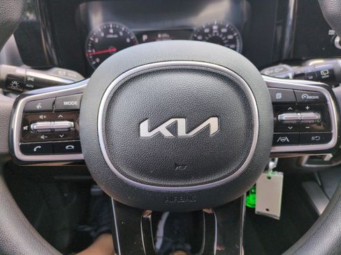 Certified 2023 Kia Sorento LX FWD image 16