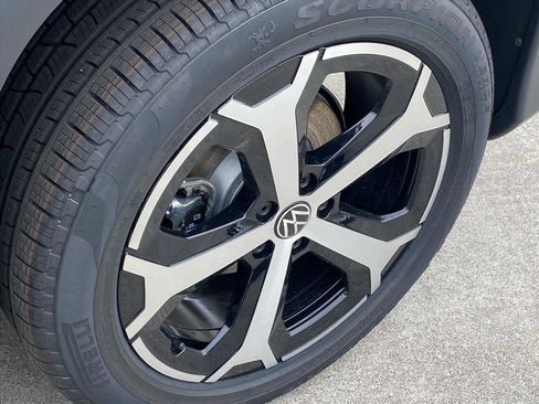 New 2026 Volkswagen Tiguan SE image 12