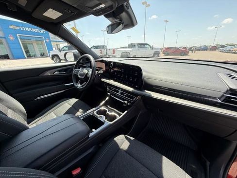 Used 2025 Chevrolet Traverse LT w/ Driver Confidence Package image 35