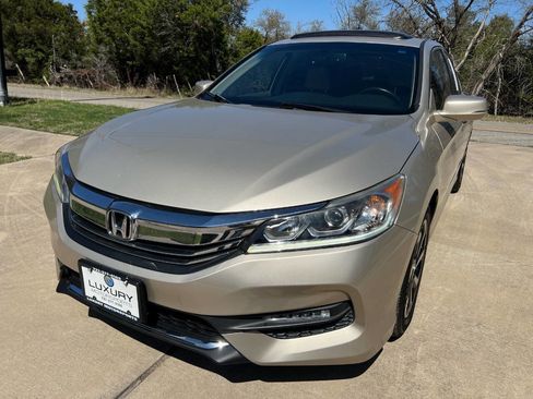 Used 2017 Honda Accord EX-L image 4
