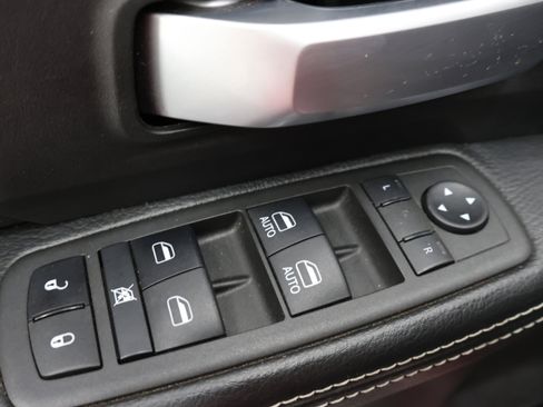 Used 2022 RAM 2500 Big Horn w/ Night Edition AWD/4WD image 40