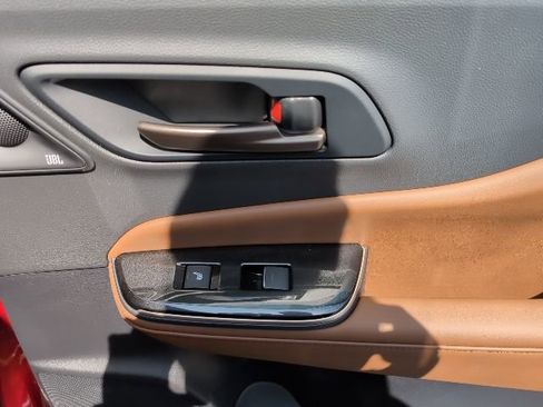 Used 2025 Toyota Crown Signia w/ Advanced Technology Package image 23