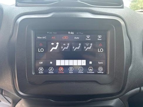 Used 2020 Jeep Renegade Latitude FWD image 21