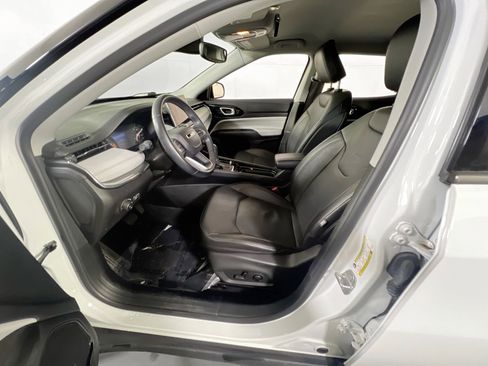 Used 2022 Jeep Compass Limited image 19