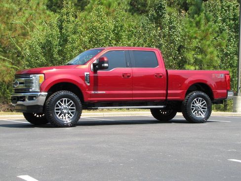 Used 2017 Ford F250 Lariat w/ Lariat Value Package AWD/4WD image 3