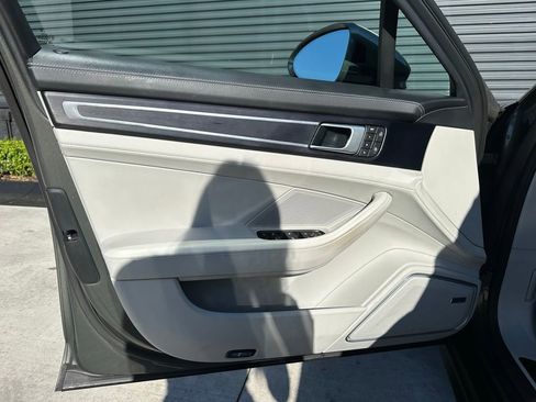 Used 2023 Porsche Panamera Platinum Edition image 18