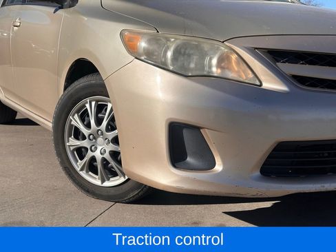 Used 2011 Toyota Corolla LE image 2
