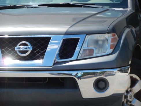 Used 2009 Nissan Frontier SE w/ SE Value Truck Pkg AWD/4WD image 5