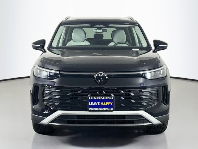 Certified 2025 Volkswagen Tiguan SE FWD image 2