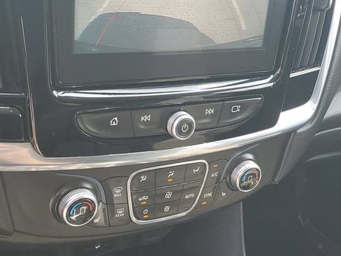 Used 2018 Chevrolet Traverse LT w/ LPO, Floor Liner Package AWD/4WD image 19
