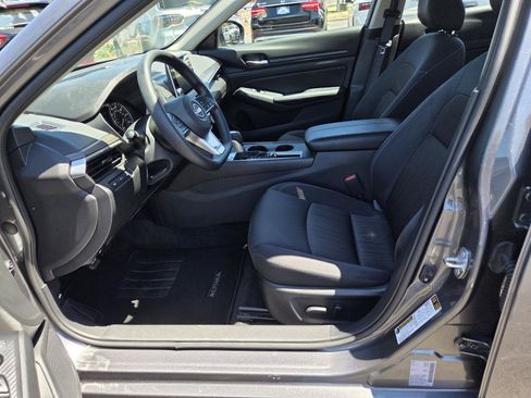 Used 2025 Nissan Altima 2.5 SV FWD image 10
