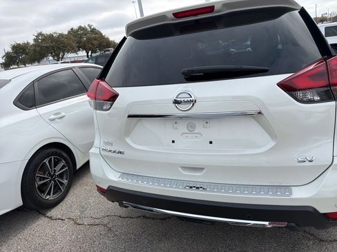 Used 2019 Nissan Rogue SV w/ Premium Package image 5