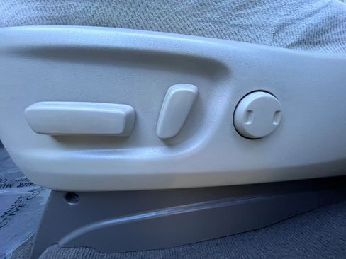 Used 2011 Toyota Sienna LE image 22